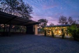 Casa Dos Rosas: Near the Coast House For Sale in Tamarindo