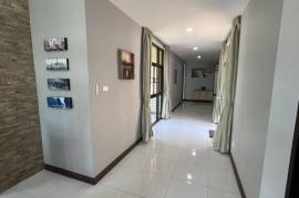 Royal Garden : Beautiful. Spacious 5 Bedroom Family Home