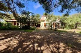 8 room, 250m2 Villa for sale in Meze - 990 000 € *