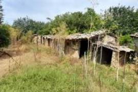 An old house with a plot of land of 3215 sq.m