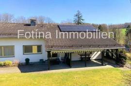 TOP-ZFH mit 2.919 m² großem Grundstück, Glasfaser, neuer PV-Anlage, Doppelgarage und vielem mehr!