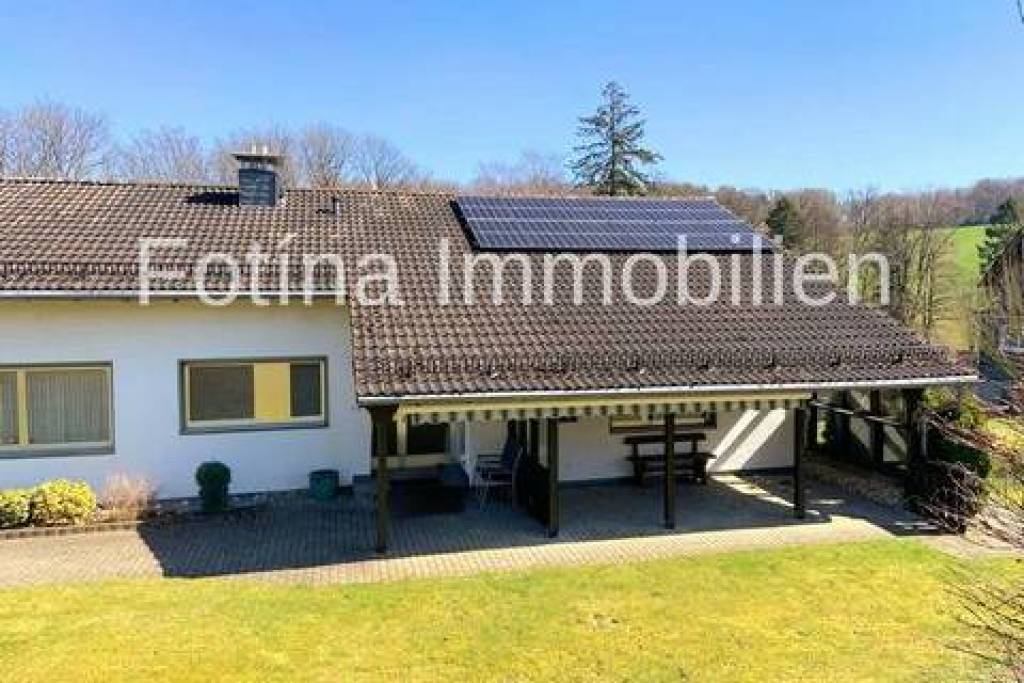 TOP-ZFH mit 2.919 m² großem Grundstück, Glasfaser, neuer PV-Anlage, Doppelgarage und vielem mehr!