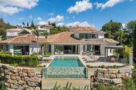 Elegant Family Villa with Indoor Spa, Cinema and Sea Views in Gated El Herrojo Alto - Benahavís