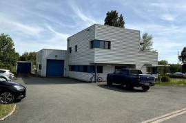 local commercial/artisannal, 300M² sur 1213 m² de terrain.