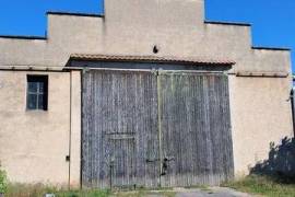 Garage/ Stockage 360 m² sur 715 m² de parcelle.