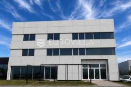 Osijek, Čepin Industrial Zone, commercial space 150, 600 m², next to the main road with parking
