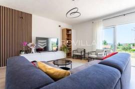 Kaštel Novi, Rudine, a three-bedroom apartment of 112 m² with a sea view