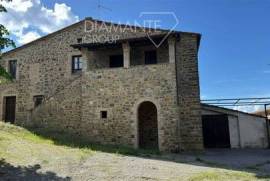 AZ411 - Azienda vitivinicola con casale, cantina e vigneto Brunello di Montalcino