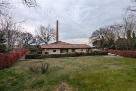 CDL2023/3 - Appartamento con ingresso indipendente, giardino privato e piscina condominiale