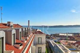 Home office with balcony and river view in Chiado, Lisbon