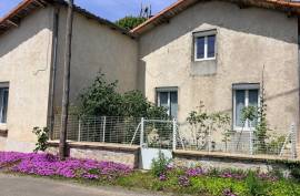 Family House with 3 Bedrooms Near Nanteuil en Vallee - €134400 Family House with 3 Bedrooms Near Nanteuil en Vallee - €134400