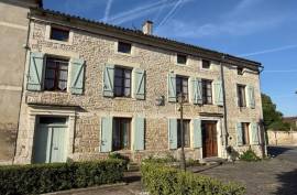 Charming 5-Bedroom Village House in Courcome - €191480