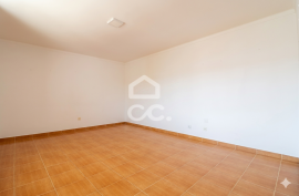 3 bedroom apartment next to the University Centers of Tomar! 3 bedroom apartment next to the University Centers of Tomar!