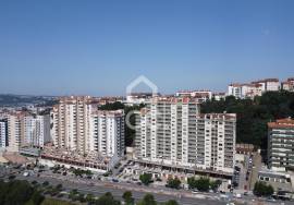 1 bedroom apartment with balcony on Av. Elisio de Moura.