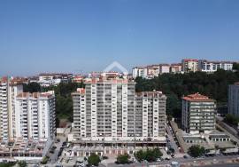 1 bedroom apartment with balcony on Av. Elisio de Moura.