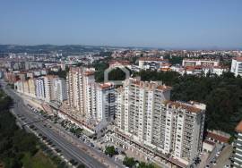 1 bedroom apartment with balcony on Av. Elisio de Moura.