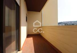 1 bedroom apartment with balcony on Av. Elisio de Moura.