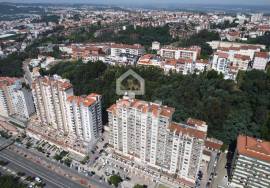 1 bedroom apartment with balcony on Av. Elisio de Moura.