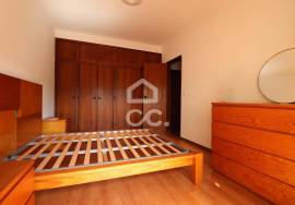 1 bedroom apartment with balcony on Av. Elisio de Moura.