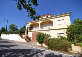 Four‑Bedroom Country Villa with Large Garage and Generous Land Four‑Bedroom Country Villa with Large Garage and Generous Land