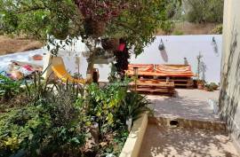 Four‑Bedroom Country Villa with Large Garage and Generous Land Four‑Bedroom Country Villa with Large Garage and Generous Land