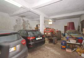 Four‑Bedroom Country Villa with Large Garage and Generous Land Four‑Bedroom Country Villa with Large Garage and Generous Land