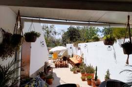 Four‑Bedroom Country Villa with Large Garage and Generous Land Four‑Bedroom Country Villa with Large Garage and Generous Land