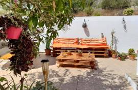 Four‑Bedroom Country Villa with Large Garage and Generous Land Four‑Bedroom Country Villa with Large Garage and Generous Land