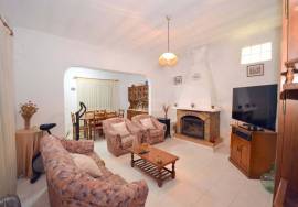 Four‑Bedroom Country Villa with Large Garage and Generous Land Four‑Bedroom Country Villa with Large Garage and Generous Land