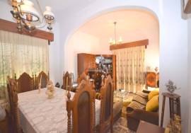 Four‑Bedroom Country Villa with Large Garage and Generous Land Four‑Bedroom Country Villa with Large Garage and Generous Land
