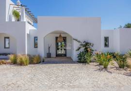 Modern 3-Bedroom Luxury Villa with 7 Hectares for Sale in Loulé, Algarve Modern 3-Bedroom Luxury Villa with 7 Hectares for Sale in Loulé, Algarve