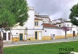 Property next to the castle of Elvas - Excellent location