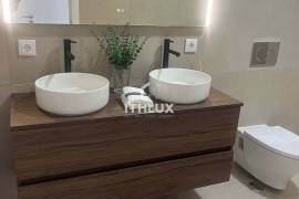 Renovated 3 Bedroom Apartment in Benfica with 20m² Suite