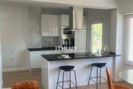 Renovated 3 Bedroom Apartment in Benfica with 20m² Suite