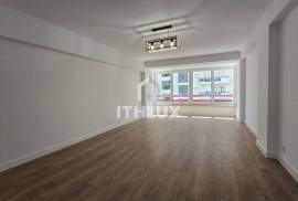 Refurbished 3 Bedroom Apartment with Parking — Exclusivity, Comfort and Prestige in São Domingos de Benfica