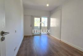 Refurbished 3 Bedroom Apartment with Parking — Exclusivity, Comfort and Prestige in São Domingos de Benfica