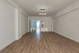 Refurbished 3 Bedroom Apartment with Parking — Exclusivity, Comfort and Prestige in São Domingos de Benfica