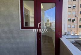 Refurbished 3 Bedroom Apartment with Parking — Exclusivity, Comfort and Prestige in São Domingos de Benfica