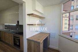Refurbished 3 Bedroom Apartment with Parking — Exclusivity, Comfort and Prestige in São Domingos de Benfica
