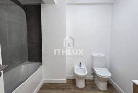 Refurbished 3 Bedroom Apartment with Parking — Exclusivity, Comfort and Prestige in São Domingos de Benfica