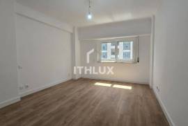 Refurbished 3 Bedroom Apartment with Parking — Exclusivity, Comfort and Prestige in São Domingos de Benfica