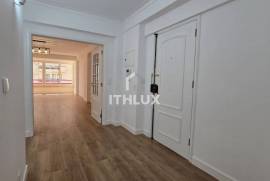 Refurbished 3 Bedroom Apartment with Parking — Exclusivity, Comfort and Prestige in São Domingos de Benfica