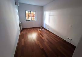 3 Bedroom Apartment with Patio and Barbecue – Quiet and Family Area