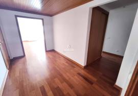 3 Bedroom Apartment with Patio and Barbecue – Quiet and Family Area