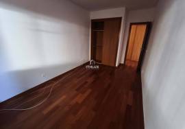 3 Bedroom Apartment with Patio and Barbecue – Quiet and Family Area