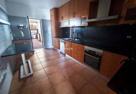 3 Bedroom Apartment with Patio and Barbecue – Quiet and Family Area