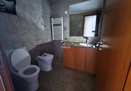 3 Bedroom Apartment with Patio and Barbecue – Quiet and Family Area