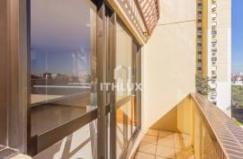 Wonderful semi-furnished apartment, 90m², for sale, 2 bedrooms, 1 suite, 2 parking spaces covered, Passo d ́Areia, POA / RS