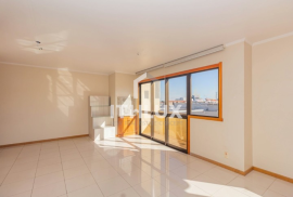 Wonderful semi-furnished apartment, 90m², for sale, 2 bedrooms, 1 suite, 2 parking spaces covered, Passo d ́Areia, POA / RS