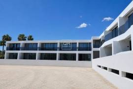 Charming 4-Bedroom Luxury Townhouse in Prime Loulé Location Charming 4-Bedroom Luxury Townhouse in Prime Loulé Location